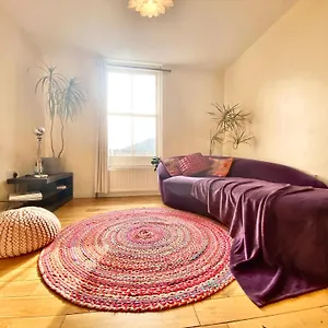 London's East End 2 Bedroom Londres